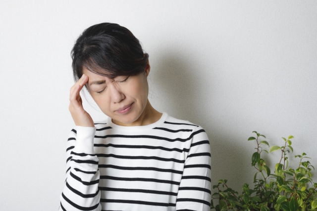 草加の整骨院が解説｜頭痛の原因と症状・鍼灸施術と頭痛に効くツボ